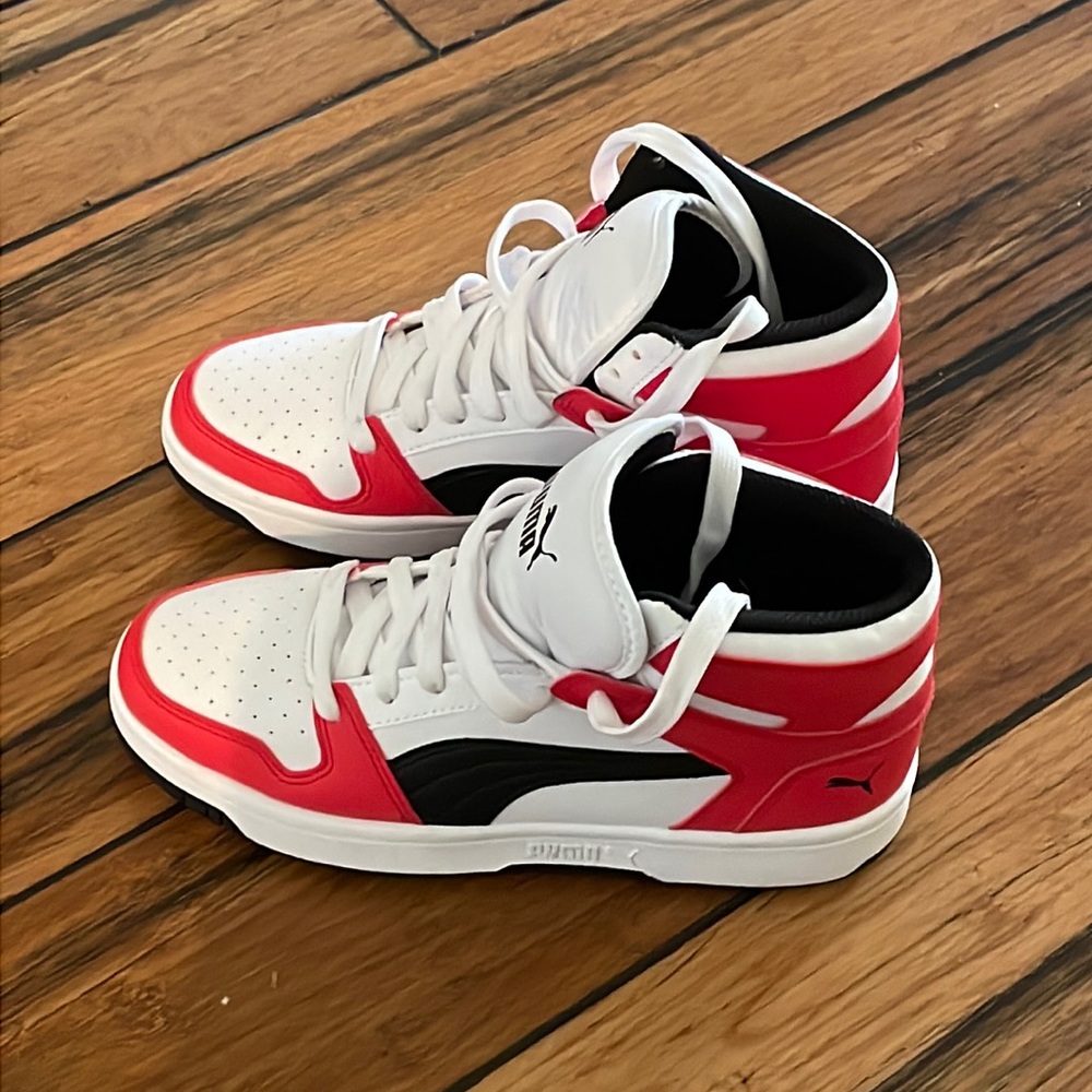 Brand new boy’s Puma sneakers size 5.5